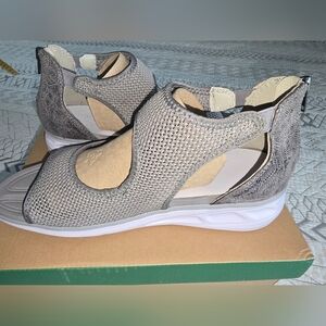 JBU SPORT Gray Mesh Women's Shoes Sz 11 NIB